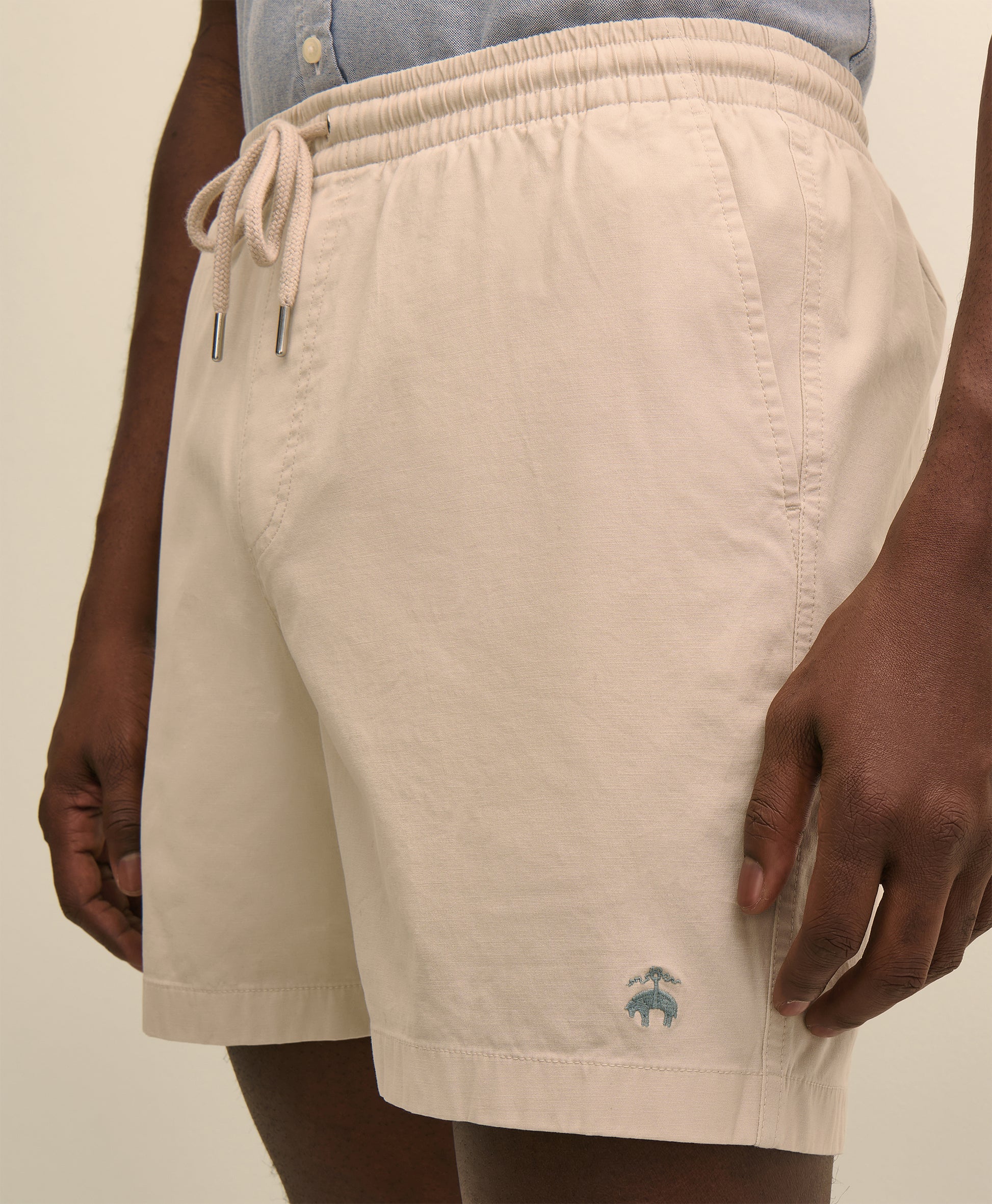 Beige shorts with a small logo